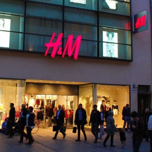 H&M: lebih banyak kesejahteraan di Italia, upah di bawah kemiskinan di dunia