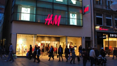 H&M：イタリアでは福利厚生が充実、賃金は世界の貧困を下回る