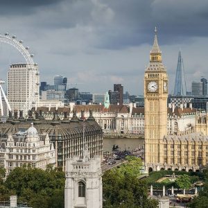 Brexit, terremoto politico a Londra ma la sterlina tiene