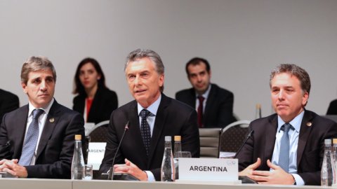 ارجنٹائن: میکری نے ڈیفالٹ سے بچنے کے لیے آئی ایم ایف سے وقت مانگا۔