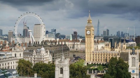 英国の住宅バブルが資金を圧倒し、パニックに陥る