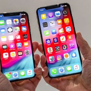 iPhone: Apple taglia la produzione e il titolo va in rosso