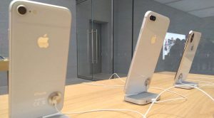 iPhone all'Apple Store di Milano