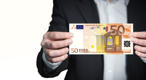 Soldi in euro per pagamenti e investimenti