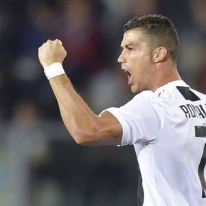 La Juve ringrazia le magie di CR7 e spera nel pari tra Napoli e Roma