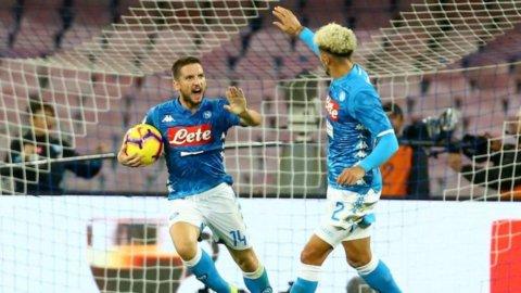 Napoli-Roma, pareggio e rimpianti: la Juve ringrazia