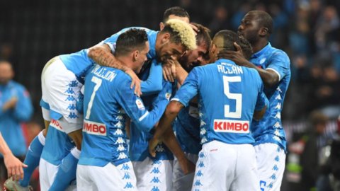 Juve and Roma disappoint, Napoli takes advantage of it