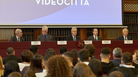 Politică și televiziune, 70 de ani de reclame electorale în SUA și Italia