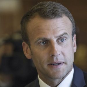 Gilets jaunes, Macron apre ma insiste sulla carbon tax