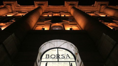 Borse in rosso: Mediaset e Tim affondano Piazza Affari