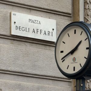 証券取引所は勢いを失い、Piazza Affari は Juve と Stm に報いる