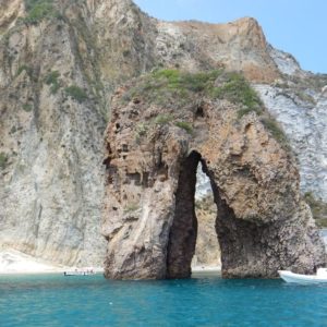 Ponza, bukan hanya laut: sebuah pulau untuk diminum dan dinikmati