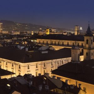 Torino'nun eski kalbindeki çağdaş bina Quadrato