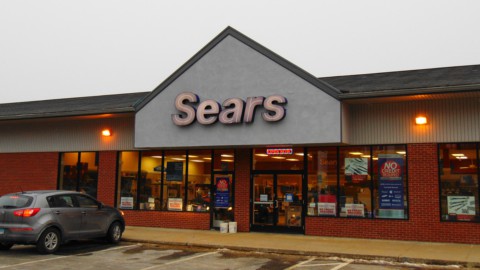 Sears fa crack: Amazon uccide gli storici grandi magazzini Usa