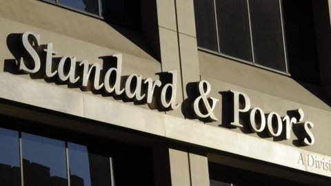 S&P mengkonfirmasi peringkat BBB Italia tetapi memangkas prospeknya