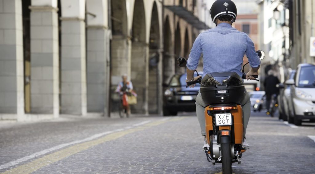 Un patinete eléctrico Askoll