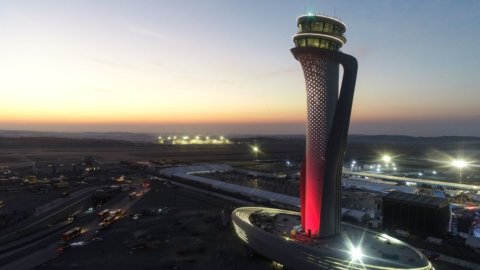 Neuer Flughafen Istanbul, der Tower wird in Italien hergestellt