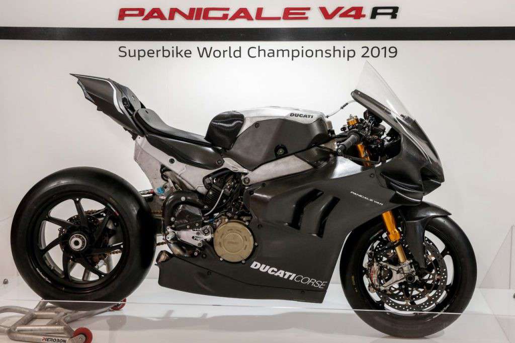 Ducati Panigale V4R yarış