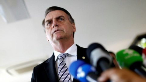 Covid, more deaths in Brazil than in China. Bolsonaro: "What do you want me to do?"