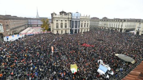 Les gens de Yes TAV remplissent Turin : 40 XNUMX sur la place