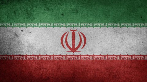 L’Iran frena le Borse: oro ai massimi, il petrolio si infiamma