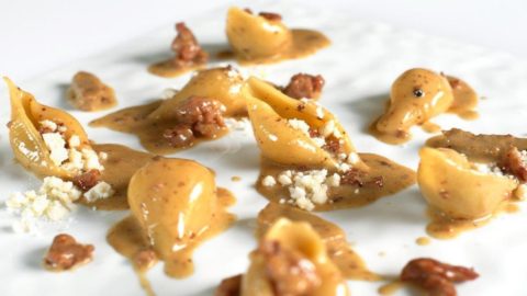 Conchiglioni dengan veal fricassee dan biji-bijian Grana Padano: resep Paolo Rota