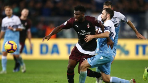 Milan Lazio ile adeta darbe vurdu, Napoli Juve'yi sevindirdi