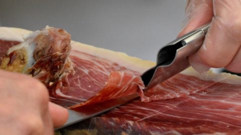 Violino, il gustoso prosciutto di capra della Valchiavenna