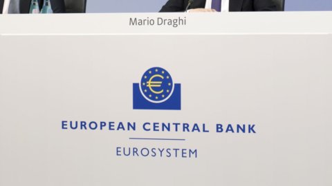 Borsa, l’effetto Draghi sui tassi colpisce le banche