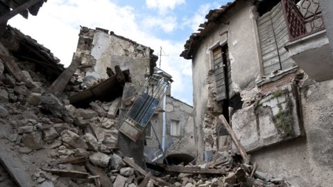 Terremoto, che fare? I consigli della Protezione Civile su FIRST Tutorial