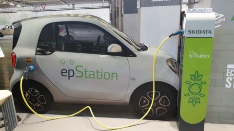 Enée et Asja, la mobilité électrique court : se recharge en 10 secondes