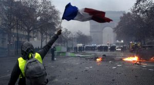 Scontri gilets jaunes a Parigi in Francia