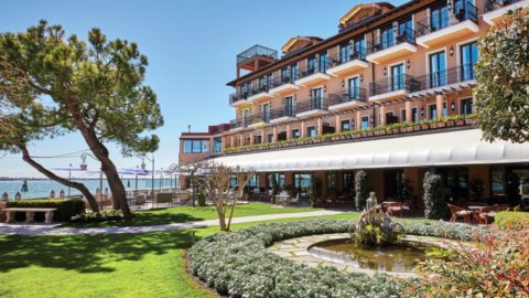 Lvmh, dalla moda agli hotel: compra Belmond per 2,6 miliardi