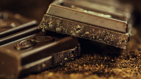 Cioccolato: o è nero o non è vero cioccolato dicono i “fondentisti”