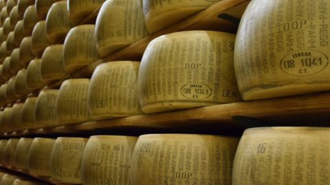 Parmigiano Reggiano: the Consortium ready to fight the collapse in prices