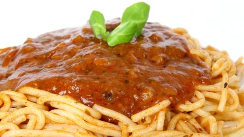 Gli spaghetti alla bolognese? Sono al tonno