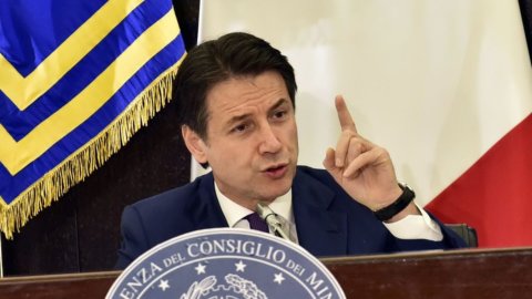 Hükümette kriz dönüm noktasında: Senato'da Conte, ardından istifası