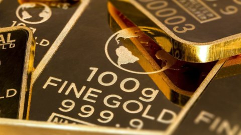 Öl im freien Fall, Gold glänzt, Spread bei 250