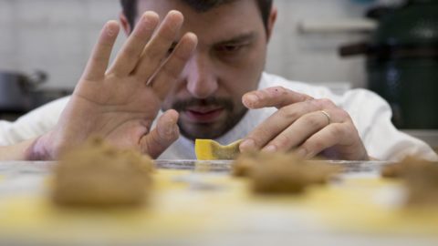 Alberto Gipponi, chef sociólogo em Brescia, onde comer é como um rito de iniciação