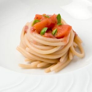 Resep Alberto Gipponi: pasta tomat dengan buah persik dan stroberi (yang tidak dia sukai)