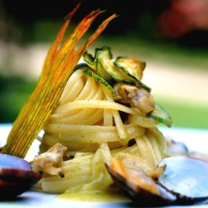 Sternerezept von Ernesto Iaccarino: Linguine mit Venusmuscheln und Zucchini