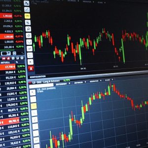 Btp 30 e 10 ai minimi storici, Snam e Atlantia sostengono la Borsa