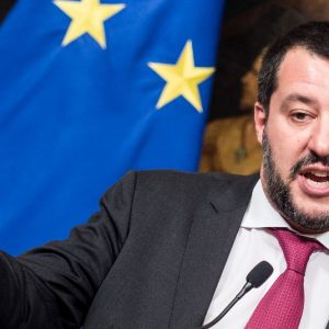 Salvini apre al taglio dei parlamentari e così le elezioni slittano