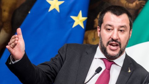 Salvini s'ouvre à la coupe des parlementaires et donc les élections sont reportées