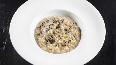 クリスティーナ・バウワーマンのレシピ: Orzotto cacio e pepe、ウニとトリュフ