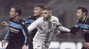 Inter-Lazio: Icardi in mezzo ai giocatori biancocelesti