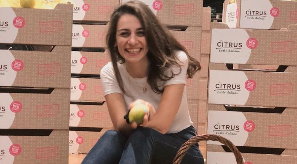 Marianna Palella com as embalagens Citrus