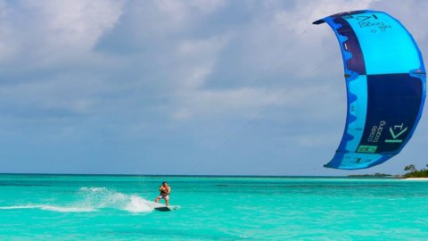 Protejat: Kitesurfing, un sport care încă poate deveni o afacere