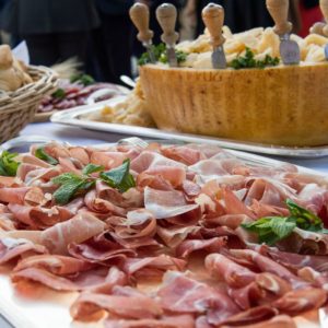 Parma, Frühlingsfest mit Essen, Blumen und Kultur