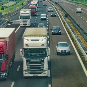 Emissioni CO2, Ue introduce limiti anche per camion